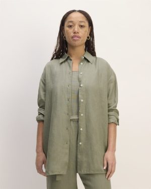 The Boyfriend Shirt in Linen | Sage Green