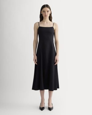 The Seamed Dress in Stretch Linen | Black