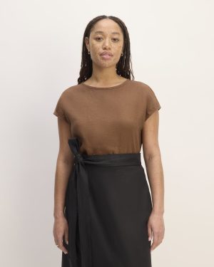The Muscle Top in Linen | Carob Brown